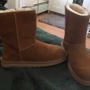AUTHENTIC TAN UGG BOOTS “KOOLABURRA” COLLECTION
